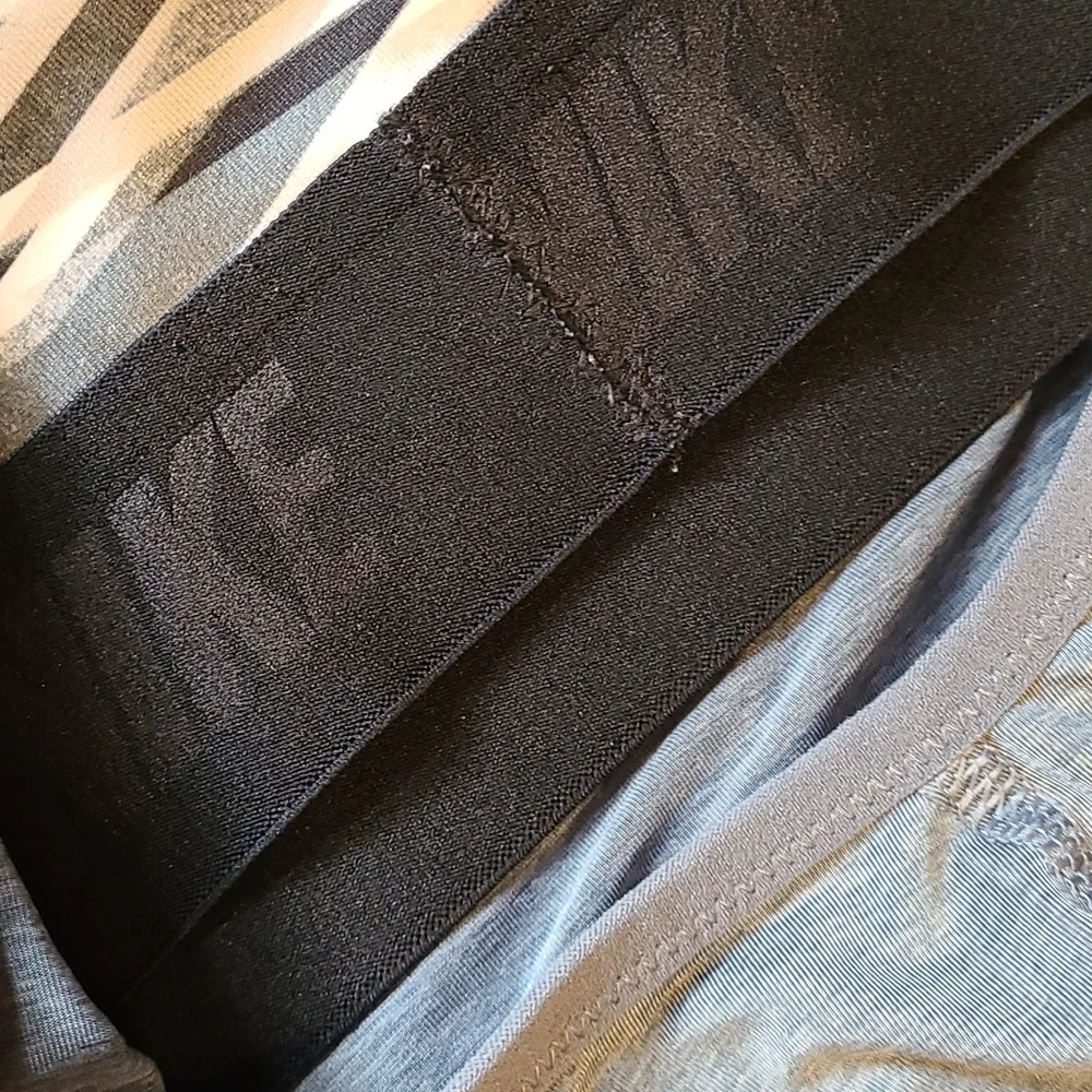 Nike dri fit tank with built-in sports bra - Picture 8 of 8